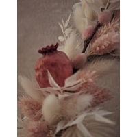 Droogbloemen op maanstandaard